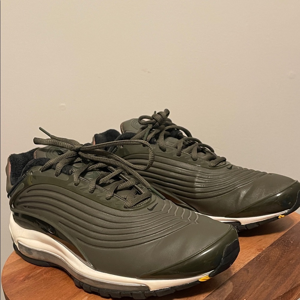 Nike Men's Dark Green Athletic Shoes